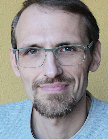 A picture of Dr. Florian Peters.