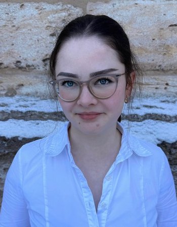 A picture of Nina Huwer.