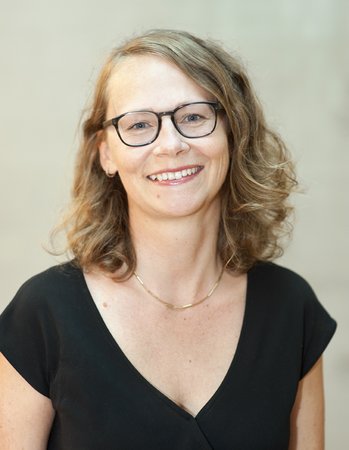 A picture of PD Dr. Petra Gümplová.